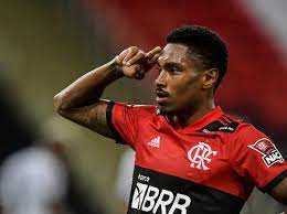 Victor vinícius coelho dos santos, commonly known as vitinho, is a brazilian footballer who plays as a striker and attacking midfielder for. Vitinho Valoriza Nova Conquista Pelo Flamengo Cada Vez Mais Na Historia 24 04 2021 Uol Esporte