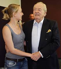Tous avec marion maréchal pour la france, en 2022. Marine Le Pen S Niece Retires From Politics Daily Mail Online