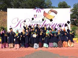 Secara ringkasnya, perbankan islam juga disebut kewangan islam atau kewangan patuh syariah. Bayang Hdyh Diploma Pengajian Perbankan Uitm