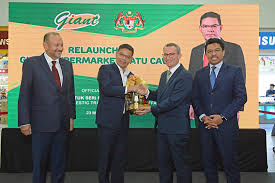 It is at the the fringe of selayang proper, opposite sri gombak. Giant Malaysia Giant Hypermarket Batu Caves Is Back Facebook