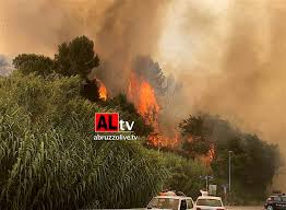 Squadre in azione a farindola per un incendio Mpqx7vbibl8 Jm
