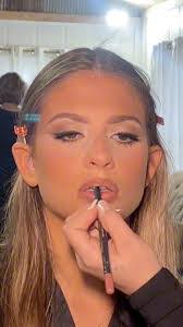 Chloe Crowder's Instagram, Twitter & Facebook