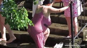 Сисястая дамочка искупалась в реке | pawg