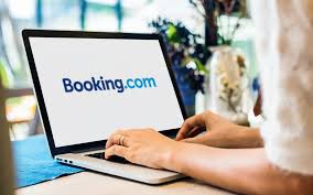 La Commissione Europea impone a Booking.com di rispettare la normativa digitale: più libertà per hotel e fornitori di servizi