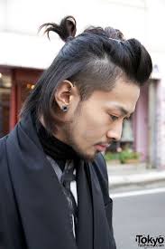 pin von kika mal auf divine masculine lange haare manner japanische frisuren coole frisuren