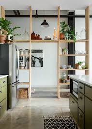 This Rental Apartment S Shelf Wall Is Simple But Stunning 2020 Ev Ic Mekanlari Ev Dekoru Ic Mekan Fikirleri