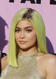 17 Celebrities Who Wore Wigs That Almost Beat Their Real Hair Jenner Hair Kylie Jenner Hair Color Kylie Jenner Hair