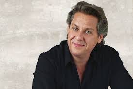 Dixie Lambert's Instagram, Twitter & Facebook