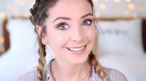 Alissa sugg has always been the shadow of her famous broher and sister but when she moves into a new house her world turns upside down. Vlogger Zoella Was Almost In Harry Potter And We Re Trying To Process This Hellogiggles