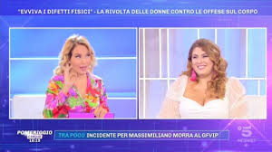 La conduttrice di due talk di grande successo come pomeriggio cinque e domenica live, attrice. Pomeriggio 5 Barbara D Urso Fa Una Gaffe Con Un Ospite Sono Agitata Lanostratv