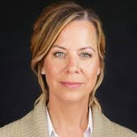 Lori Curry's Instagram, Twitter & Facebook