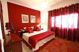 Traditional living room with red accent wall. 4k Wallpaper Living Room Red And Cream Wallpaper