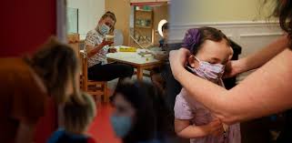 Αναλυτικές οδηγίες για τη λειτουργία των σχολείων της πρωτοβάθμιας εκπαίδευσης, καθώς και την ενημέρωση εκπαιδευτικών και λοιπού προσωπικού εξέδωσε ο εοδυ. Anoigma Sxoleiwn Pws Epanaleitoyrgoyn Oi Paidikoi Kai Brefonhpiakoi Sta8moi E8nos