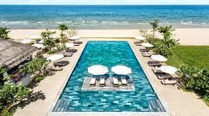 Pemandangan di sekitar hotel ini sangat cantik kerana terletak di tepi pantai yang sangat bersih dengan airnya yang jernih. Ulasan Crown Retreat Quy Nhon Hotel Reviewing System