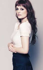 This celebrity style includes long flowing hair with some fringe bangs. Pin On Nails And Hair