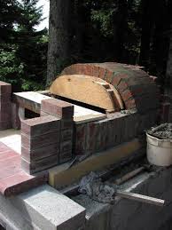 Una guida dettagliata per capire come costruire un camino in muratura. Costruire Un Forno A Legna