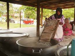Awalnya saat saya sedang searching di internet mengenai kerupuk ikan, secara tak sengaja saya menemukan resep dan. Keropok Lekor Backpacking Malaysia