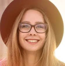 Tracy Larock's Instagram, Twitter & Facebook