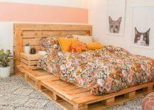 Here's a diy outdoor pallet wood table that's casual and fun, perfect for that impromptu picnic. Diy Pallet Bed Ideas For The Modern Home