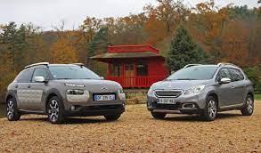El peugeot 3008 es un familiar ligeramente elevado, con un buen maletero pero un espacio interior más bien escaso y carente de versatilidad. Essai Comparatif Citroen C4 Cactus Vs Peugeot 2008