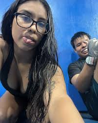 Escoge a una persona que te mire como si fueras su todo"🌸💫