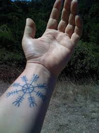 Each of these families is known as an aett (ætt), and the runes that have been placed under these aettir (ættir, plural of aett), are connected to each other, either by way of their meanings. New Tattoo Aegishjalmur Rune Tattoo Norse Tattoo Tattoos