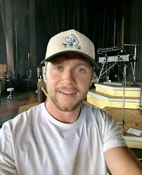 So folks I don't have one fox to feed any more, I don't even have two....I  have three!!! All of them were sitting in a row waiting for me to put their