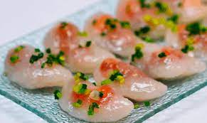 Bánh xèo quảng hòa làm bằng gạo đỏ, hoa văn nổi đều, đơn giản nhưng phải đủ các món kèm theo: 12 Ä'áº·c Sáº£n Quáº£ng Binh Gay ThÆ°Æ¡ng Nhá»› Niu Chan Du Khach