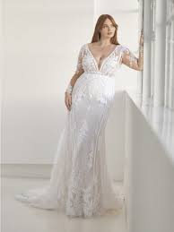 Wählen sie aus illustrationen zum thema hochzeitskleid von istock. Vollkommen Braut Willkommen Bei Deiner Brautboutique Fur Curvy Hochzeitskleider