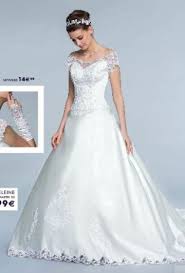 Le portail boursorama.com compte plus de 30 millions de visites mensuelles et plus de 290 millions de pages vues par mois, en moyenne. Soldes Tati Robe De Mariee En Stock