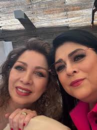 Feliz cumpleaños amiguita hermosa; que te apapachen mucho!!!!  🎂🎂🎂🎂🎉🎉🎉🎈🎈🎈 #cumpleaños #happyberthday