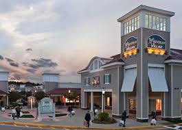 The 5 Best Outlet Malls In America Outlet Mall Outlet Village Building Exterior