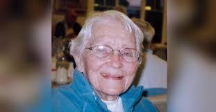 Lenora Bond's Instagram, Twitter & Facebook