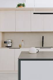 Often Inspired By Bright Kitchens With A Lot Of Soul Today We Show You This Elegant And Practical Kitchen Featuring Neolith Pietra Di Osso An Cocinas