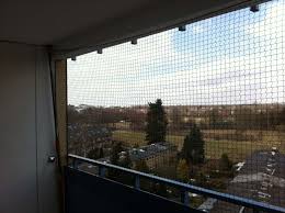 Durch verschiedene materialien, höhenunterschiede, hecken, bäume und sträucher uvm. Katzennetz Schutz Fur Katzen Auf Dem Balkon