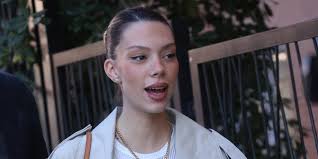 Alejandra Rubio 'vuelve' al trabajo para aclarar por qué su parto tuvo que  ser programado