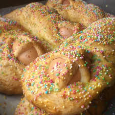 Post su dolci tipici calabresi scritto da federicadesantis. Ricetta La Cuzzupa Il Tipico Dolce Di Pasqua Della Tradizione Calabrese E Borghi