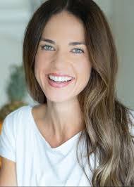 Amy Winsett's Instagram, Twitter & Facebook