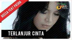 Dm dm7 yang tak pernah bisa f g menjauh dari angan tentangnya c g f namun apalah daya ini em f bila ternyata sesungguhnya em g c aku terlalu cinta dia instrumental c em f instrumental 2 c em f a c#m d bm d e em g c aku terlalu cinta dia coda c em f g c Chord Gitar Dan Lirik Lagu Rossa Ungu Terlanjur Cinta Tribun Video