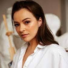 Sara Devinney's Instagram, Twitter & Facebook