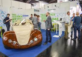 Două persoane au provocat, sâmbătă, 23 aprilie, un scandal în târgul de maşini din comuna gilău, la câţiva kilometri de cluj. MaÈ™ina De Lemn Din Ardeal DusÄƒ De FirmÄƒ Din Cluj La Targ De It Din Nuremberg Cu 30 000 De Vizitatori Romania Doar 2 Standuri Ambele Din Cluj Www Actualdecluj Ro