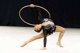 A ginástica rítmica (gr) é uma modalidade esportiva efetuada tanto com mãos livres, como com aparelhos bola, corda, fita, massa e arco (figura 1). Santos Oferece Locais Para A Pratica Da Ginastica Ritmica Prefeitura De Santos