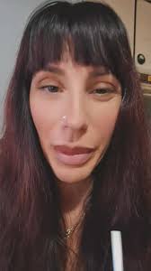 Como compositora, quiero agradecer a quienes me escuchan en Spotify. En  tiempos de tanta liquidez, donde a veces lo más fácil es mostrar el cuerpo  y llegar rápido, elegir la palabra, la hondura y otra ...