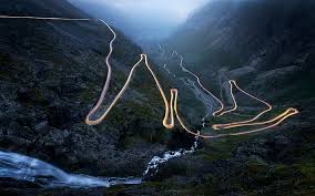 The road meanders on the very steep walls of mount stigrøra thanks to 11 very tight turns, which from afar look like a ladder. Norwegen Trollstigen Bildschirmhintergrund Wallpaperbetter