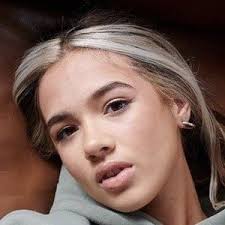 Grace Conder's Instagram, Twitter & Facebook