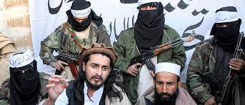 Funcionarios estadounidenses indican que los servicios secretos paquistaníes tienen vínculos directos con tres grupos armados que operan en afganistán. Pakistani Taliban Between Infighting Government Crackdowns And Daesh