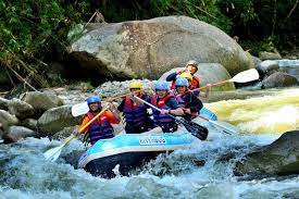 Terowong guanya yang sepanjang 1.9km merupakan kepada yang raso tak dayo nak naik tangga yang beratus tu boleh aje buat aktiviti lain seperti flying fox, paintball, camping and archery. Teroka Gua Tempurung Whitewater Rafting Aktiviti Nature Yang Best Buat Di Perak Libur