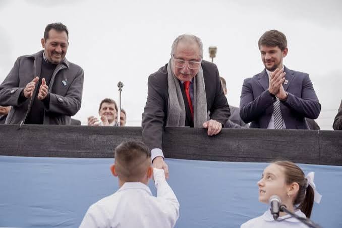 MISIONES CELEBR� EL ACTO CENTRAL DEL D�A DE BANDERA Y RINDI� HOMENAJE AL LEGADO DE MANUEL BELGRANO EN SU CAPITAL HIST�RICA - Provincia de Misiones
