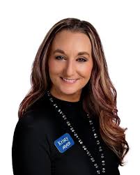 Kristy Roach's Instagram, Twitter & Facebook