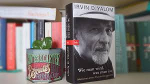 Irvin david yalom, né le 13 juin 1931 à washington, est un écrivain américain, auteur de romans, essais et autres écrits.il est également un professeur émérite en psychiatrie de l'université stanford, un acteur, un existentialiste et un psychothérapeute reconnu. Irvin Yalom Portrait Eines Psychotherapeuten Psylife